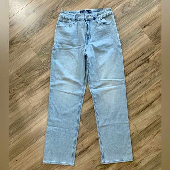Hollister Light wash dad jeans high rise. Size 6 long. Excellent condition - Picture 1 of 3